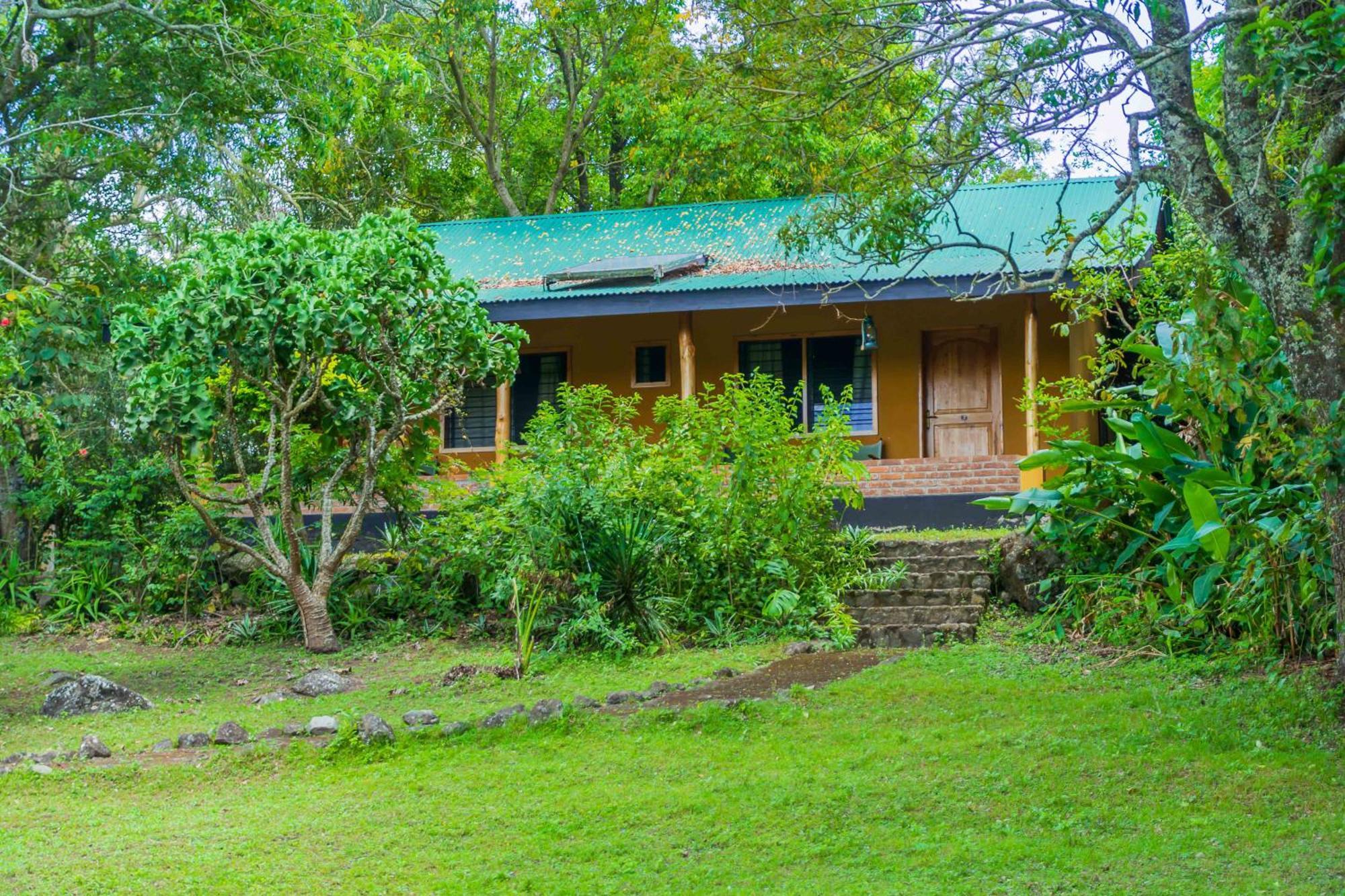 Meru Mbega Lodge Usa River Екстер'єр фото